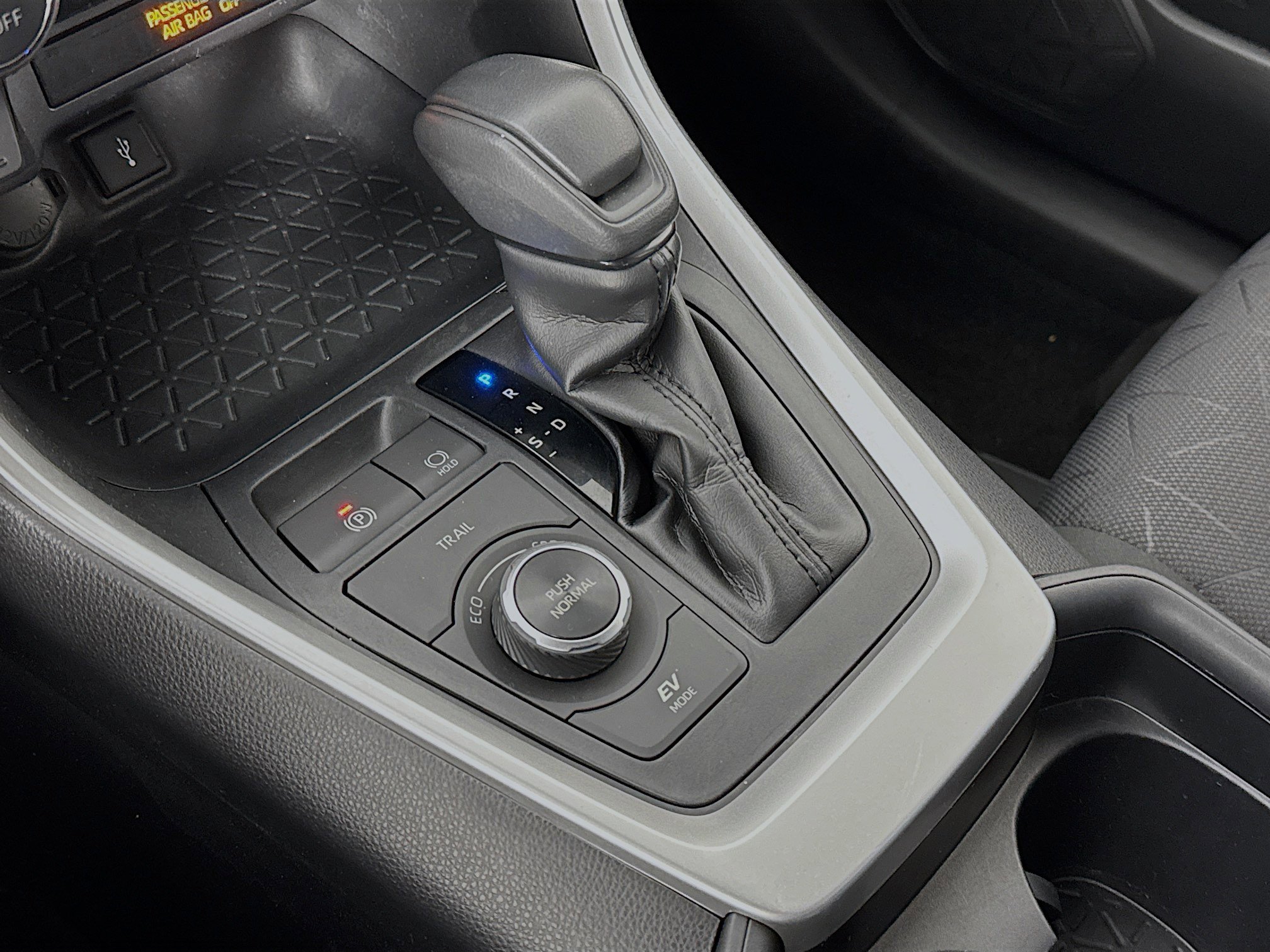 Used 2020 Toyota RAV4 XLE image 16