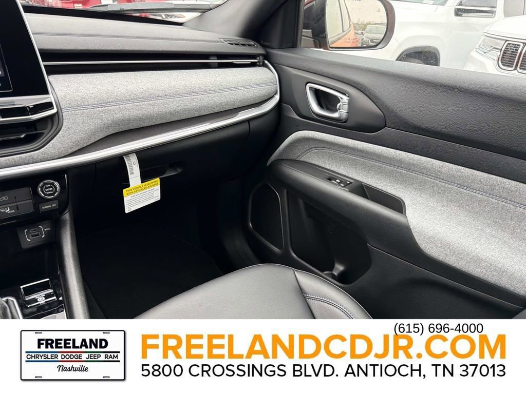 New 2026 Jeep Compass Latitude image 17
