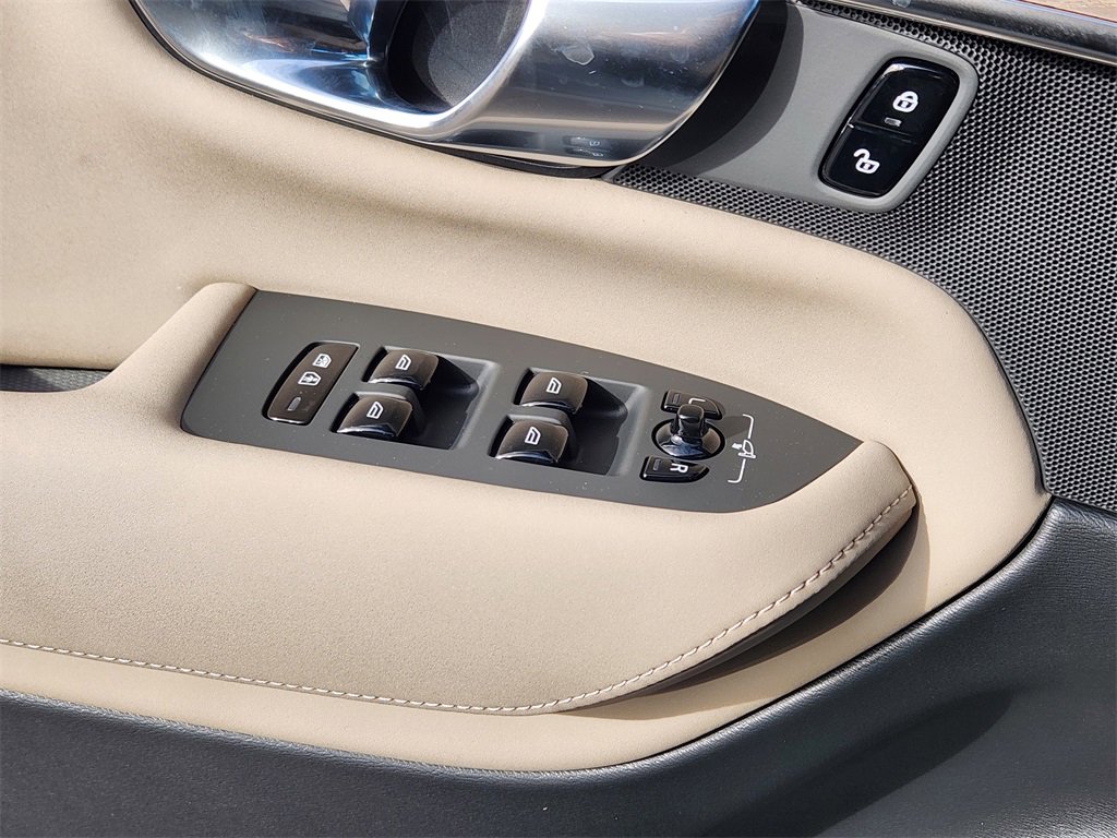 New 2026 Volvo XC90 B6 Ultra w/ Protection Package image 4