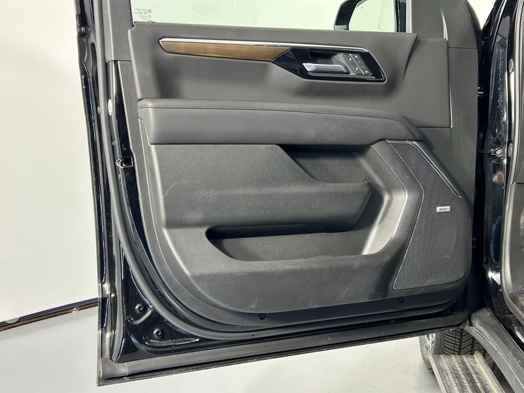 Used 2025 Chevrolet Tahoe High Country image 36