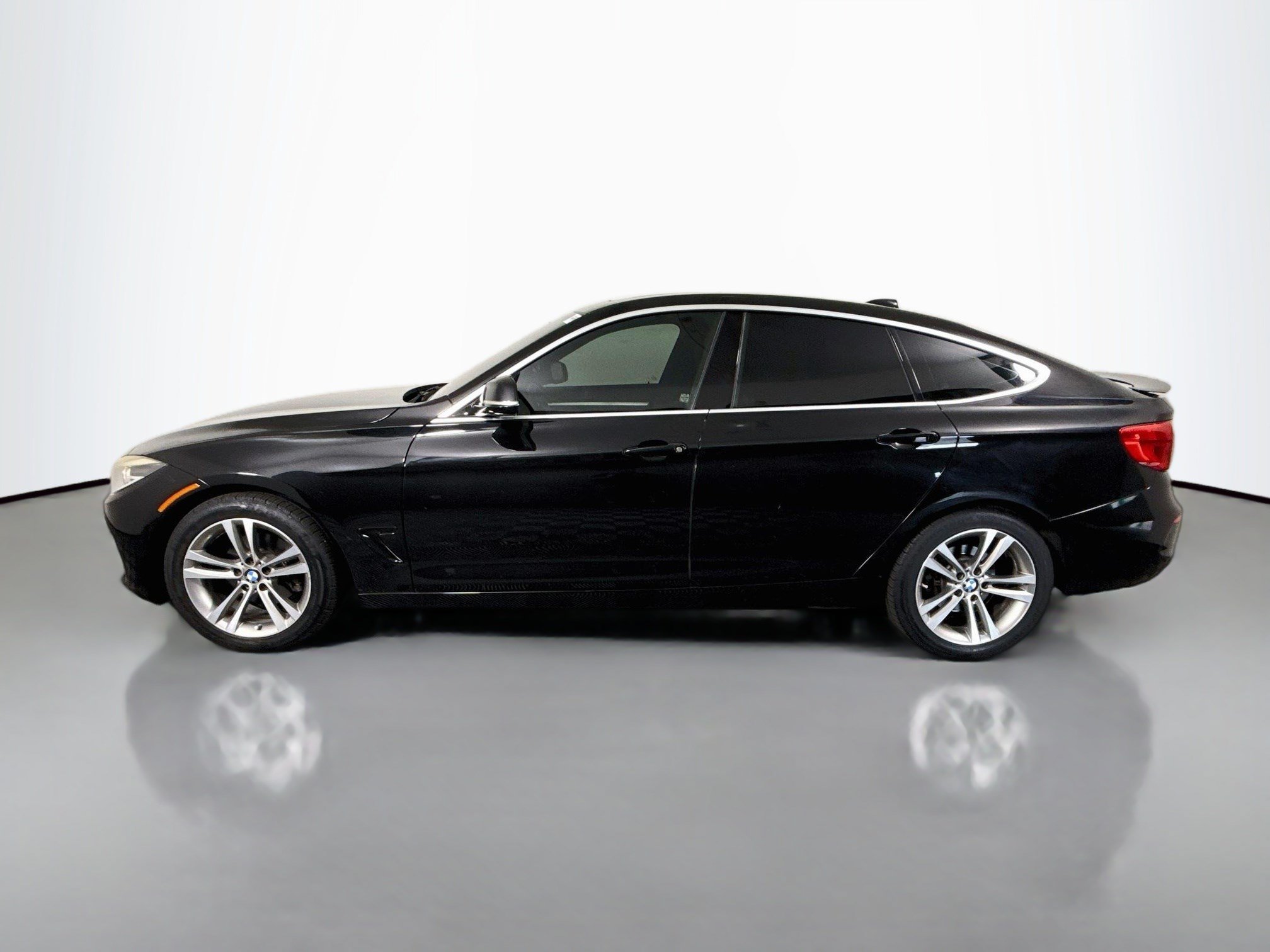 Used 2018 BMW 330i Gran Turismo xDrive AWD/4WD image 6