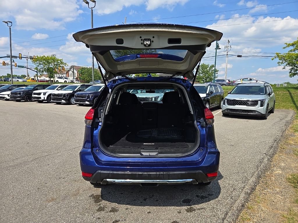 Used 2017 Nissan Rogue SV AWD/4WD image 5