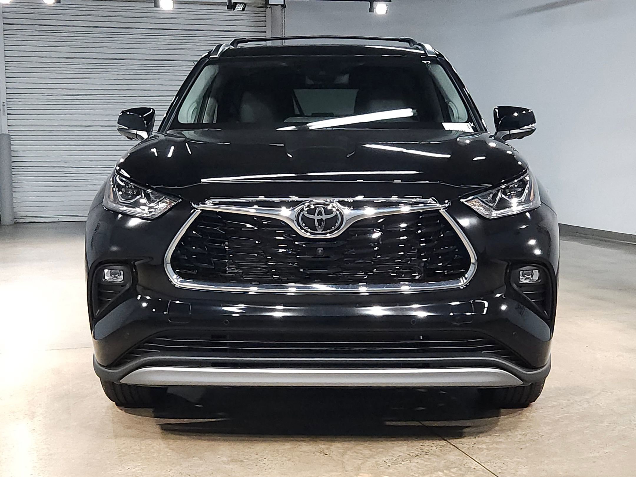New 2026 Toyota Highlander Platinum AWD/4WD image 2