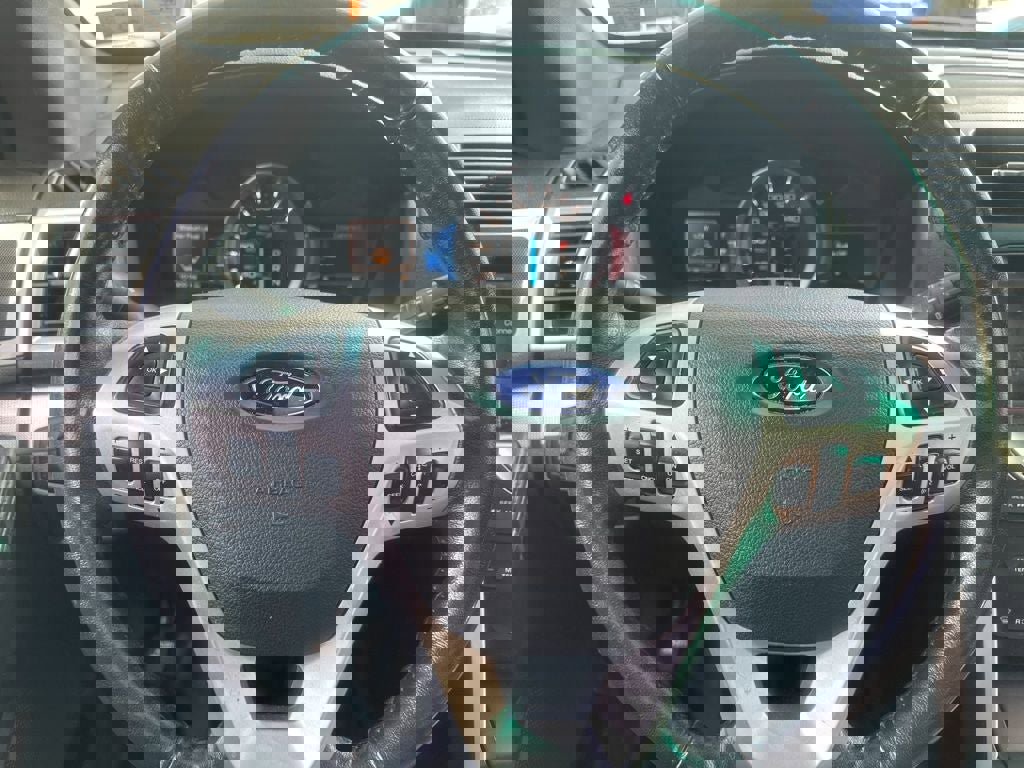 Used 2014 Ford Explorer XLT w/ Equipment Group 202A image 2