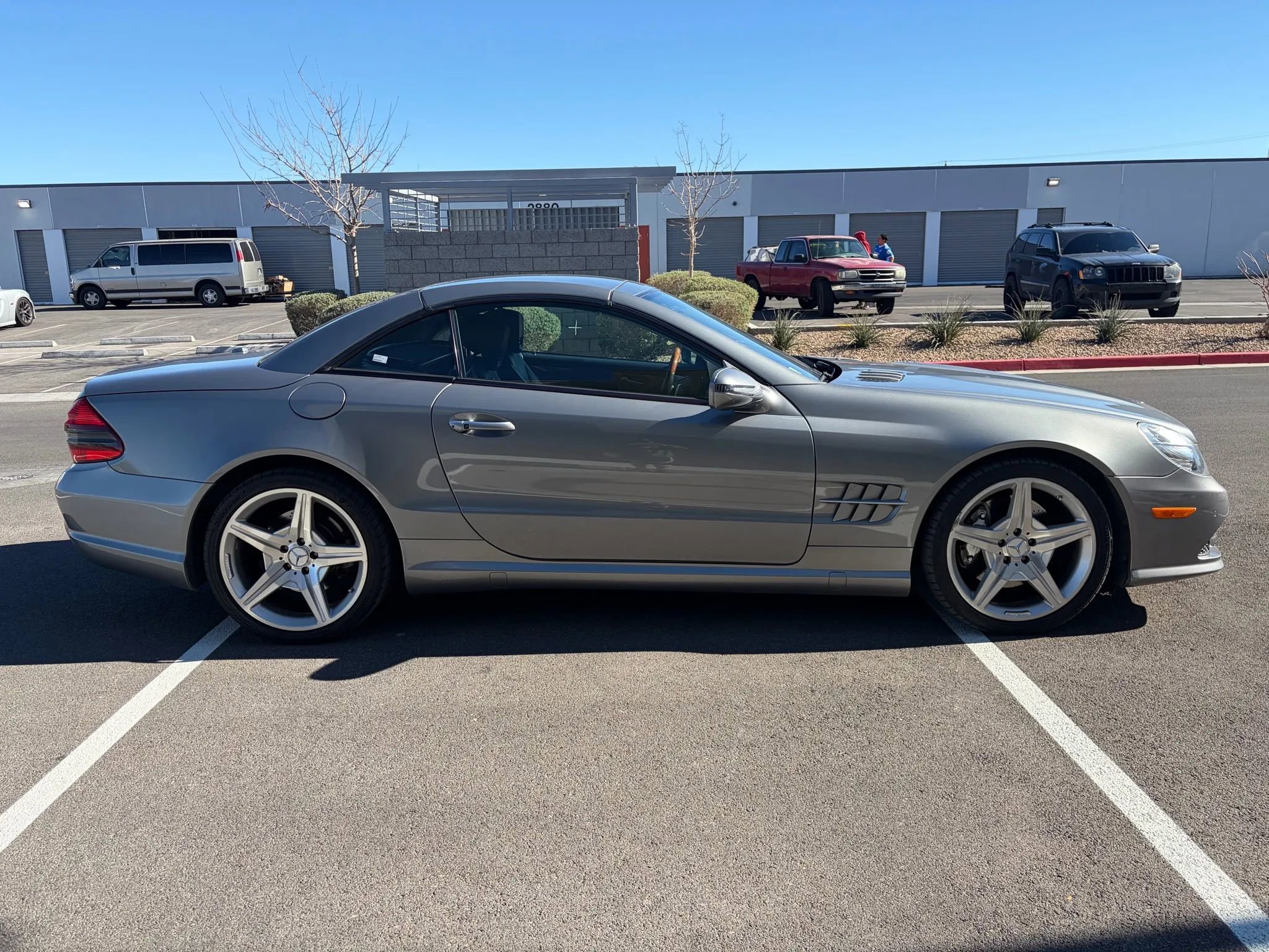 Used 2009 Mercedes-Benz SL 550 w/ Premium I Pkg image 4