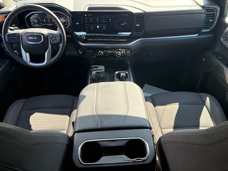 Used 2024 GMC Sierra 1500 Elevation w/ Preferred Package AWD/4WD image 8