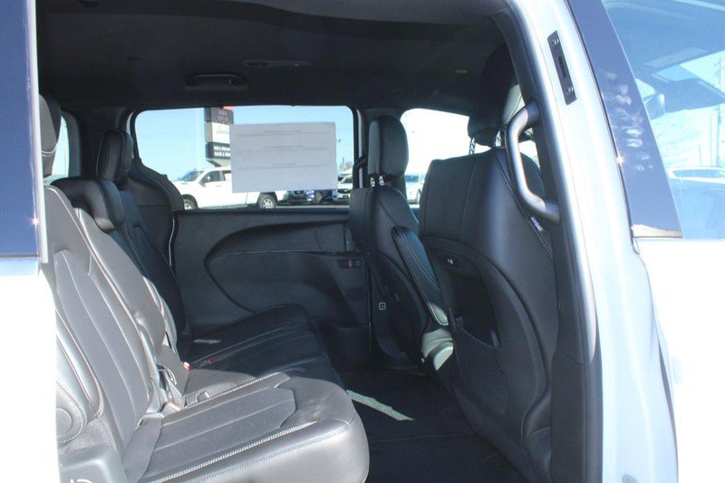 New 2026 Chrysler Pacifica Select image 4