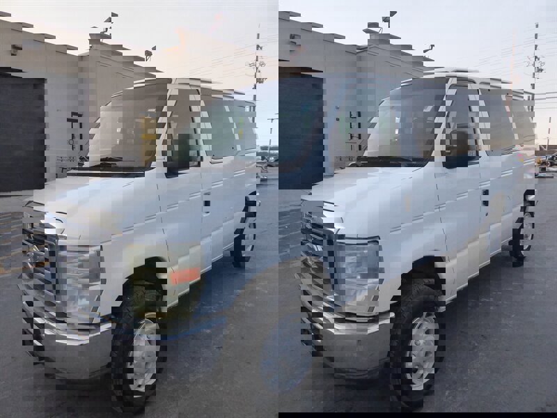 Used 2009 Ford E-350 and Econoline 350 XL image 3