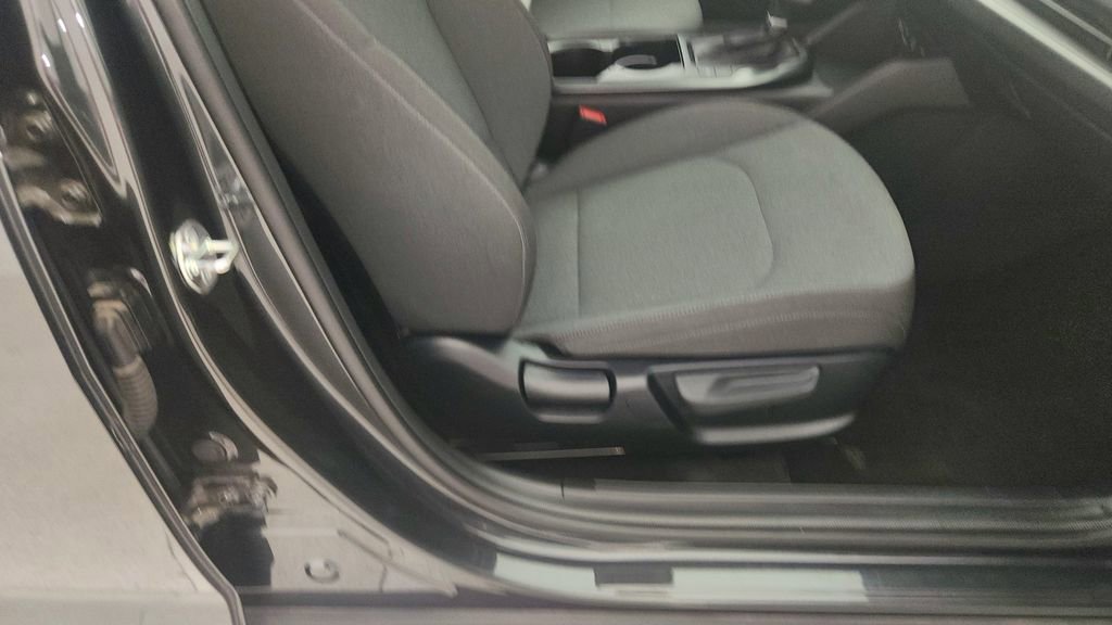 Used 2025 Kia K4 FWD image 29
