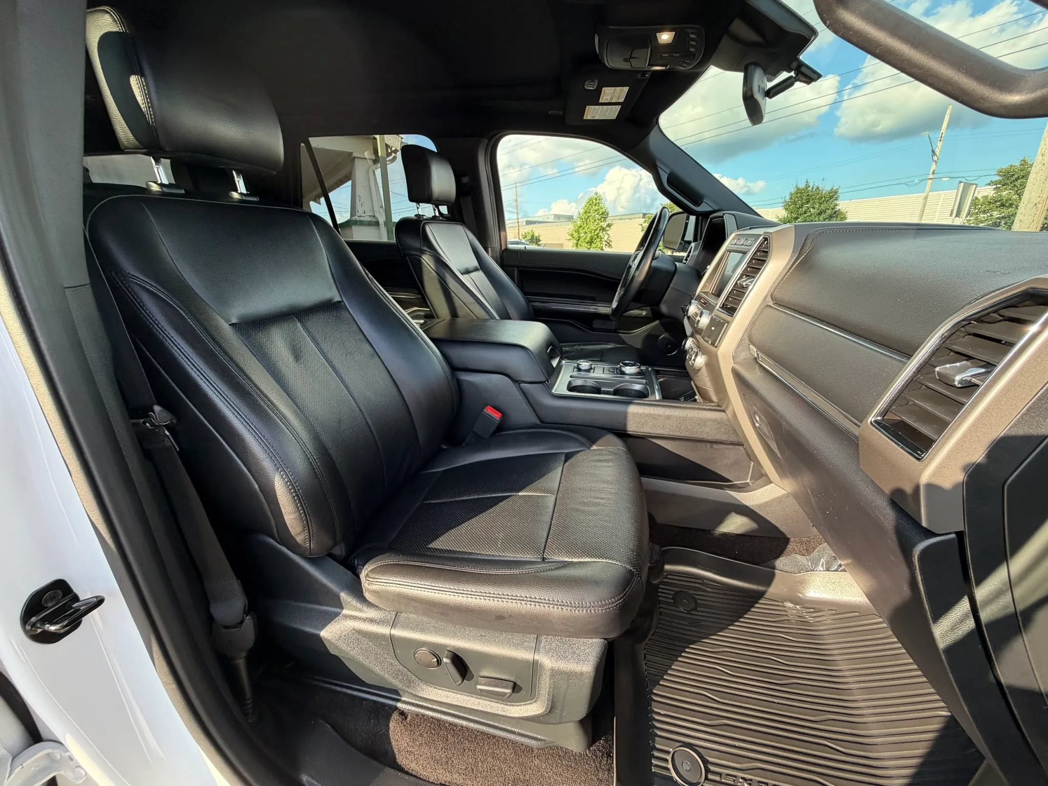 Used 2020 Ford Expedition Max XLT w/ Equipment Group 202A AWD/4WD image 29
