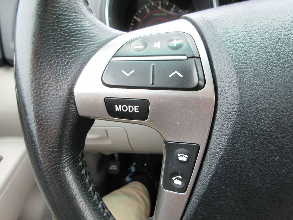 Used 2011 Toyota Highlander Limited w/ Tow Pkg AWD/4WD image 26