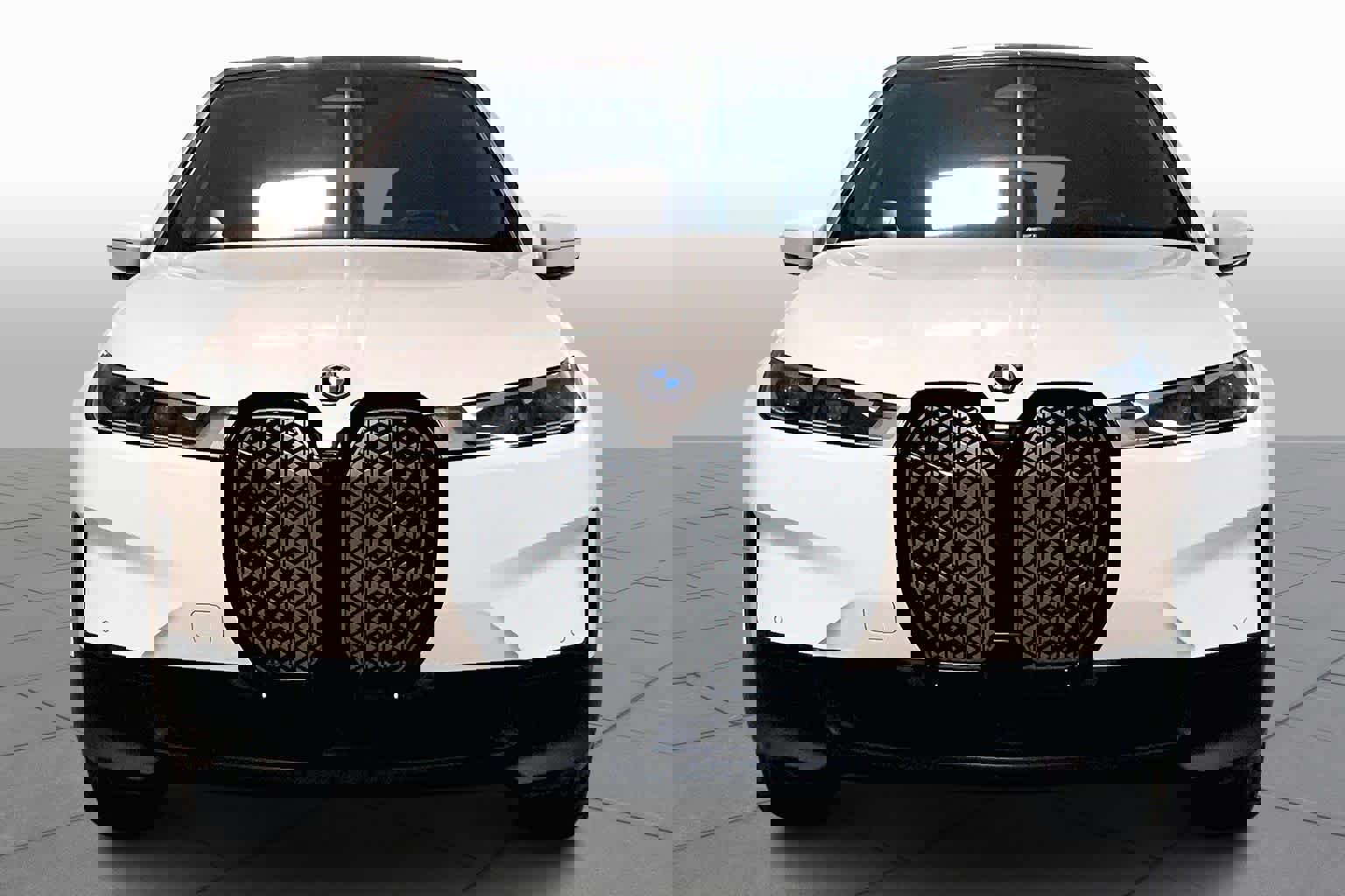 Used 2024 BMW iX xDrive50 w/ Convenience Package image 4