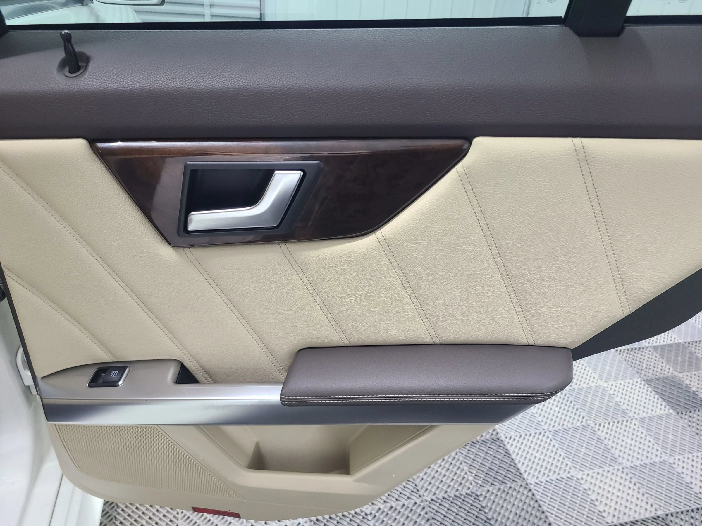 Used 2014 Mercedes-Benz GLK 350 4MATIC w/ Premium 1 Package image 39