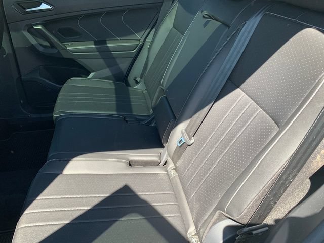 Used 2023 Volkswagen Tiguan SE R-Line AWD/4WD image 16