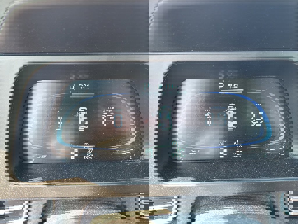 Certified 2024 Hyundai Elantra SE image 9