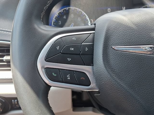 Used 2023 Chrysler Pacifica Limited FWD image 21