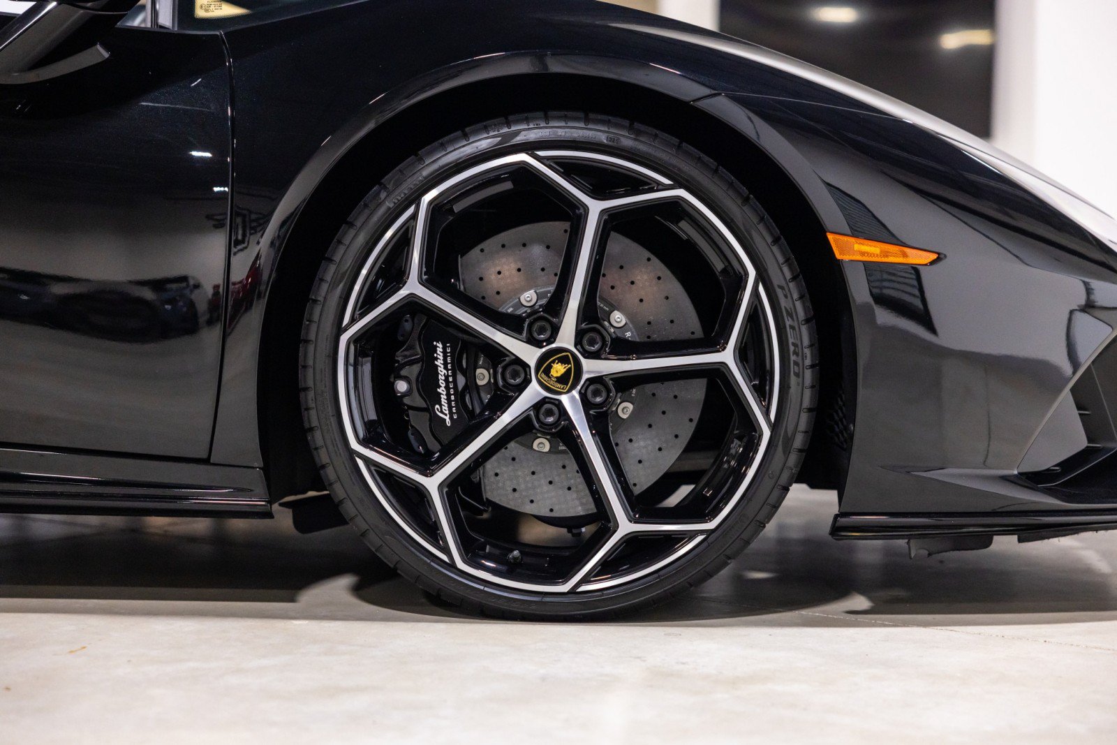 Used 2023 Lamborghini Huracan EVO AWD/4WD image 25