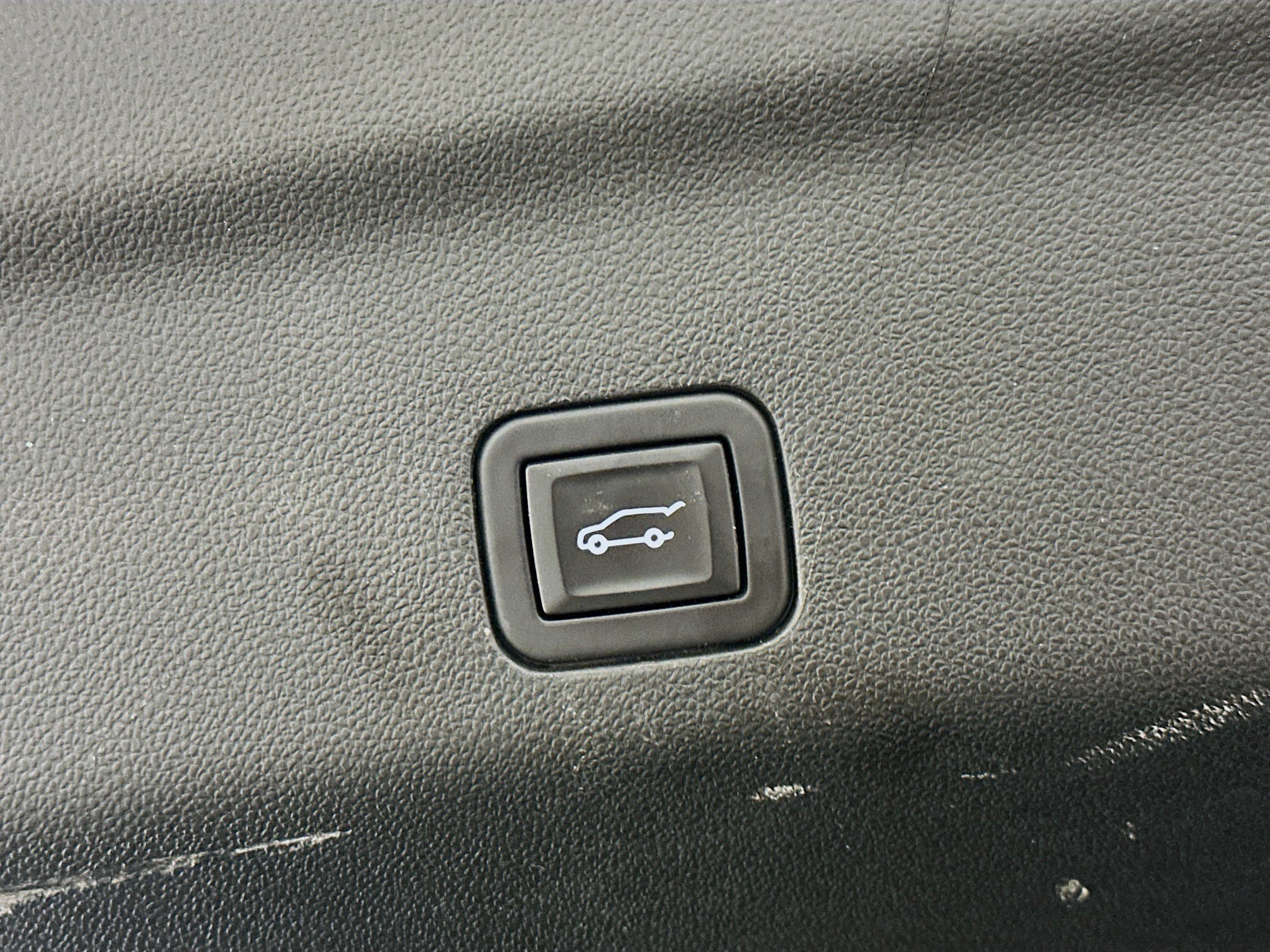 Used 2023 Chevrolet Tahoe Premier AWD/4WD image 32