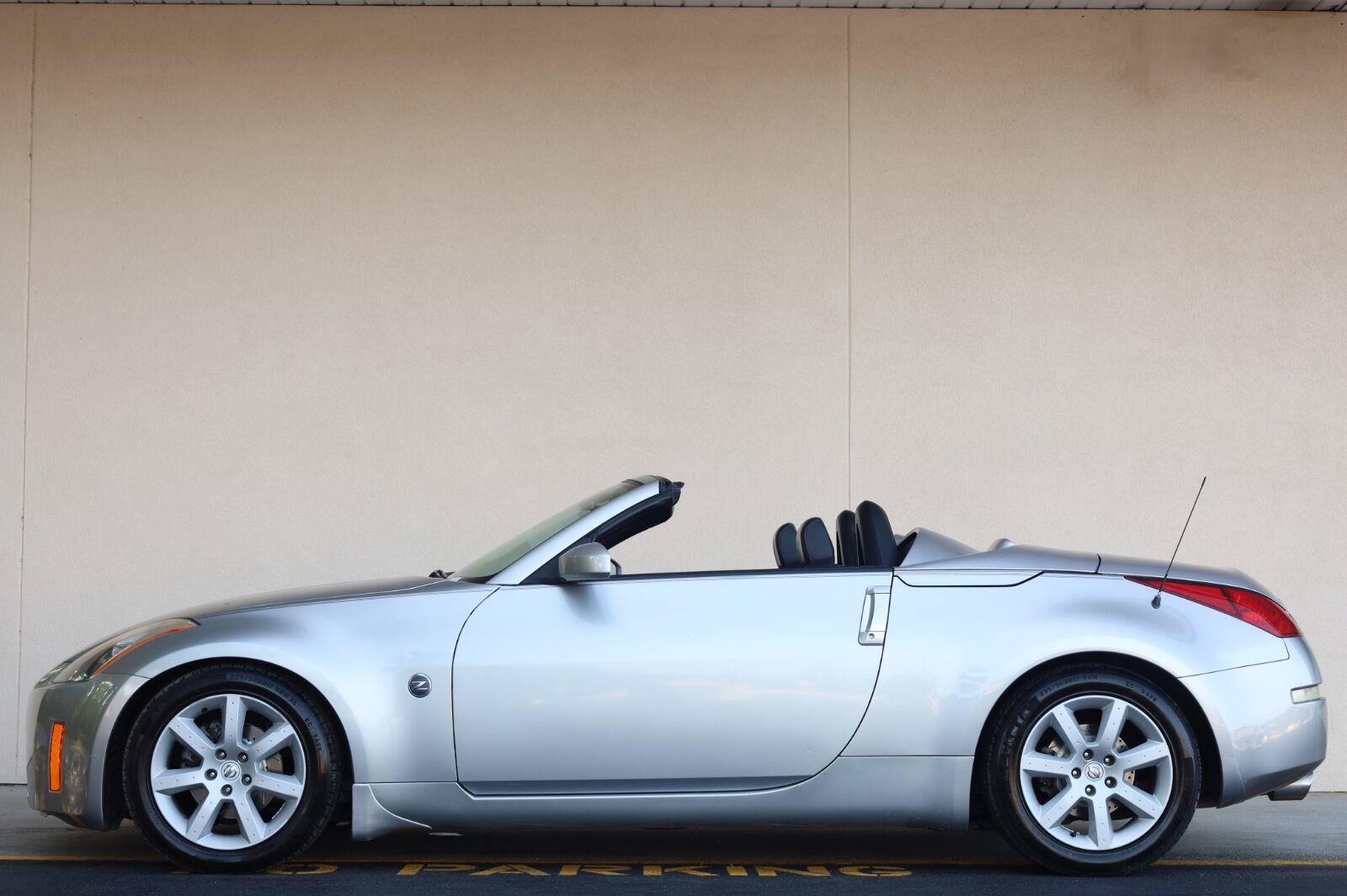 Used 2004 Nissan 350Z Touring RWD image 5