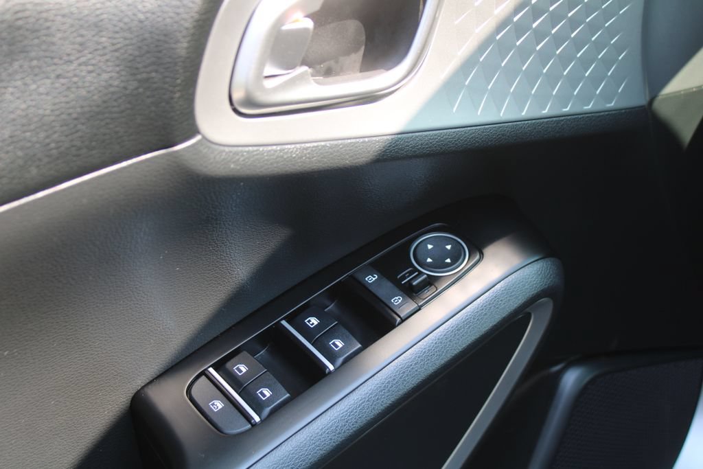 Certified 2025 Kia Soul LX w/ LX Technology Package FWD image 18