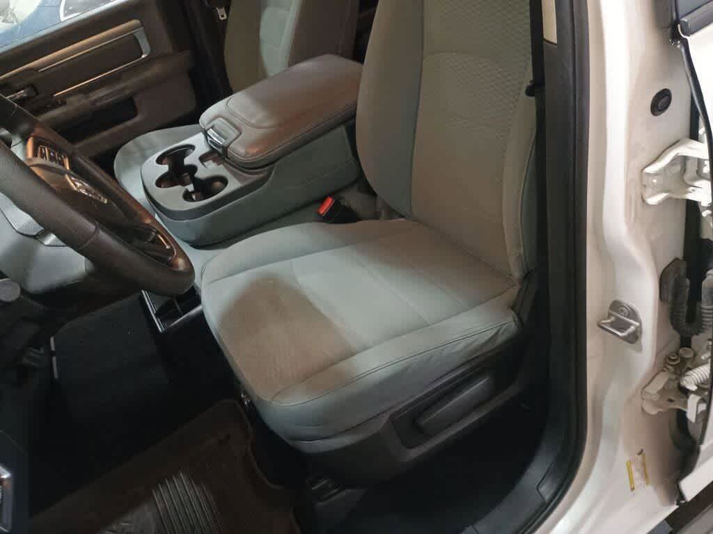Used 2019 RAM 1500 Classic SLT AWD/4WD image 5