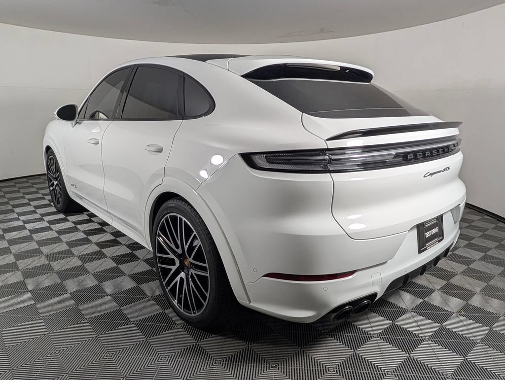 Certified 2025 Porsche Cayenne GTS AWD/4WD image 3