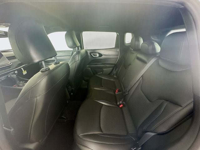 New 2026 Jeep Compass Latitude AWD/4WD image 24