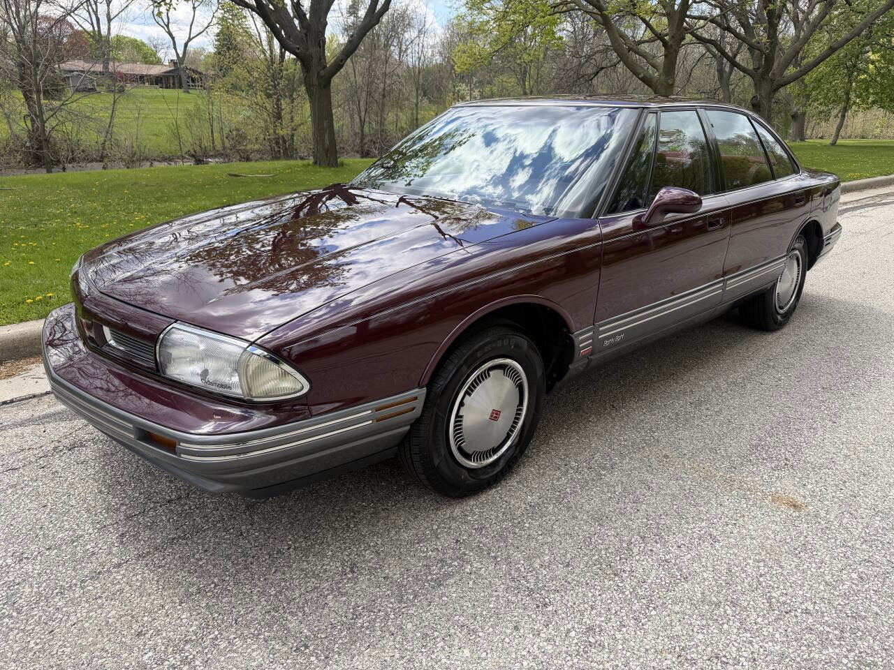 Used 1992 Oldsmobile 88 Royale LS FWD image 1