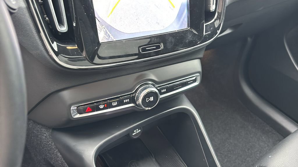 Certified 2026 Volvo XC40 B5 Plus AWD/4WD image 20