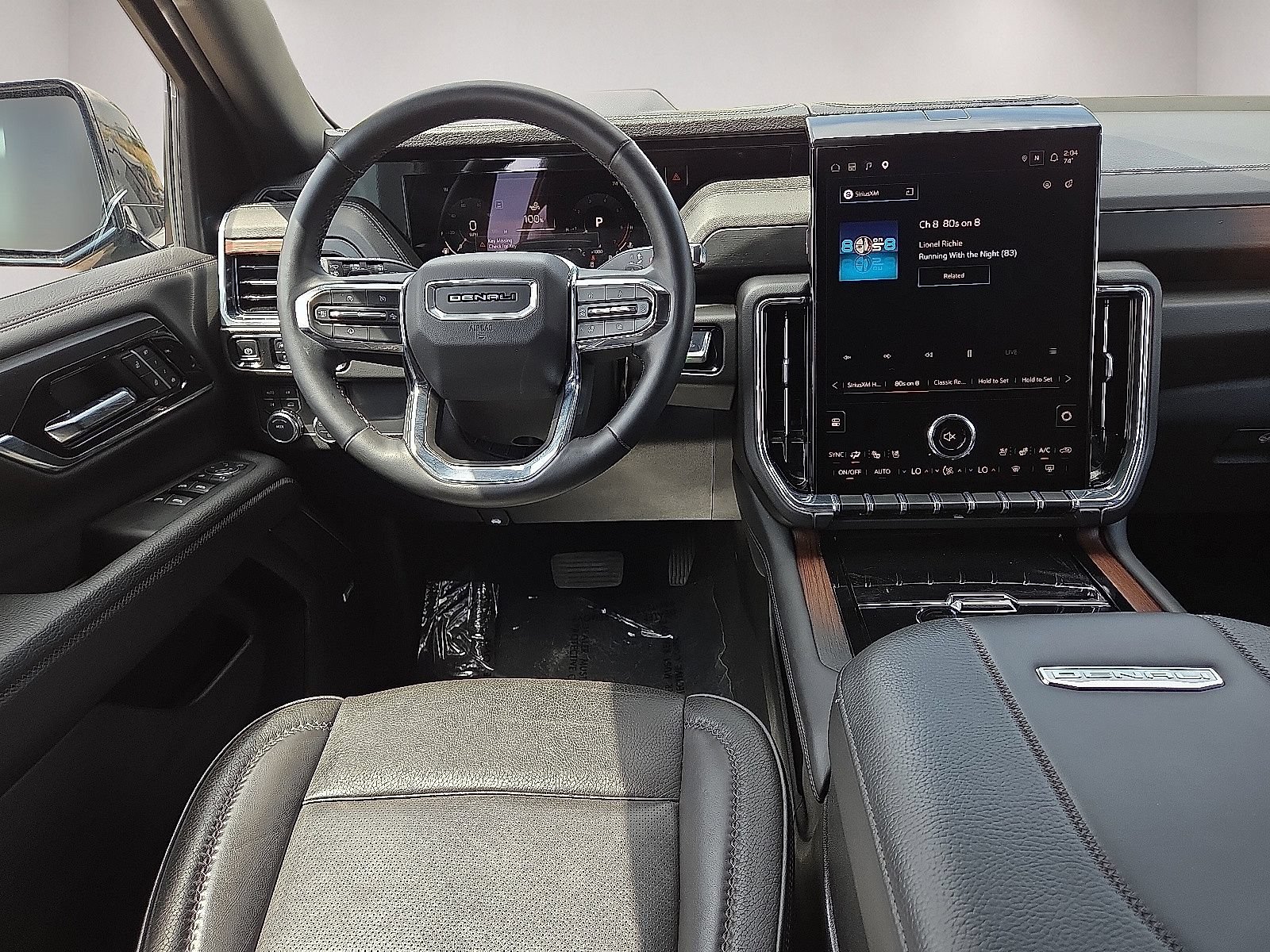 Used 2025 GMC Yukon XL Denali AWD/4WD image 21