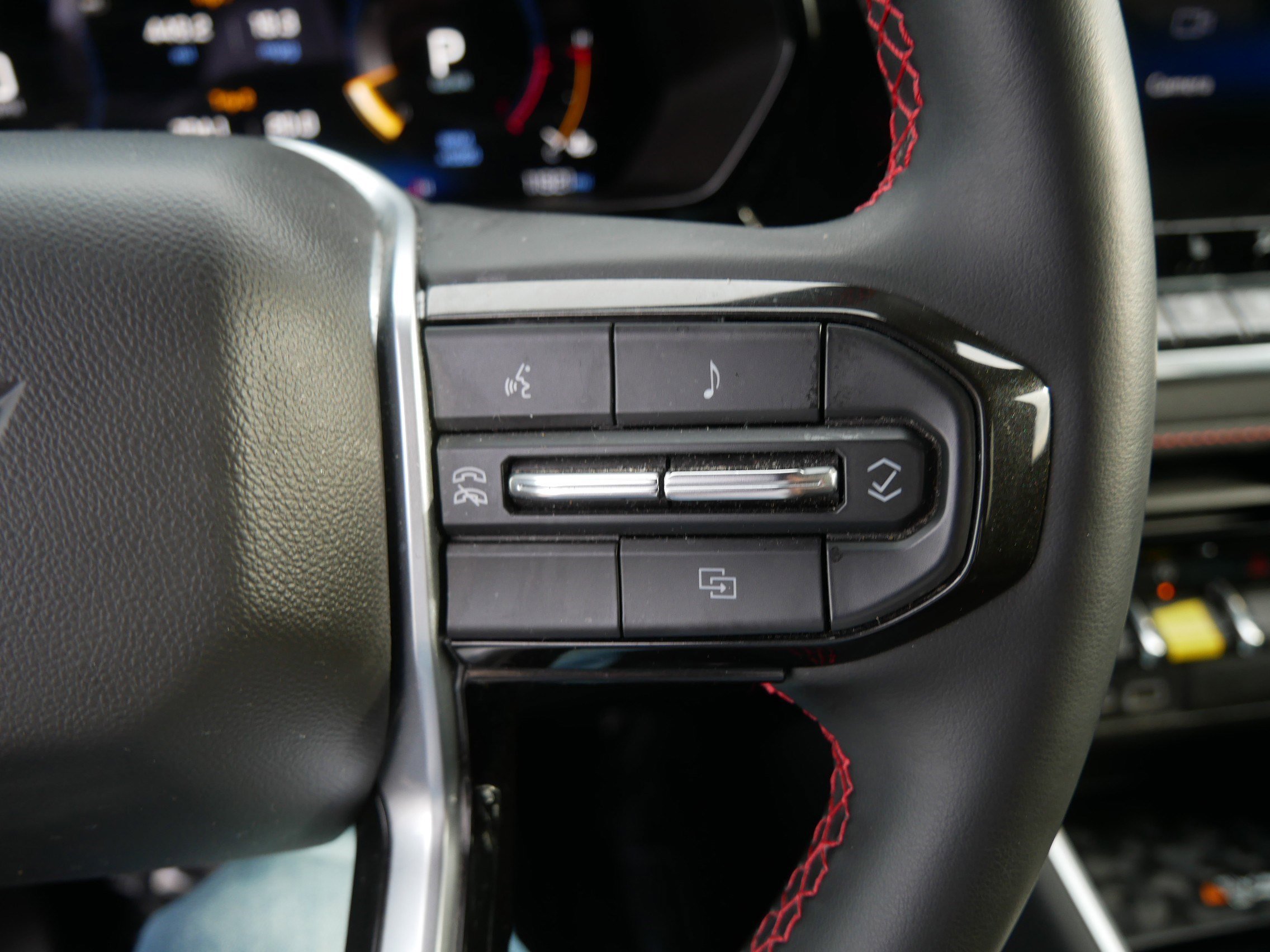 Used 2024 Chevrolet Colorado Z71 w/ Z71 Convenience Package 2 image 29