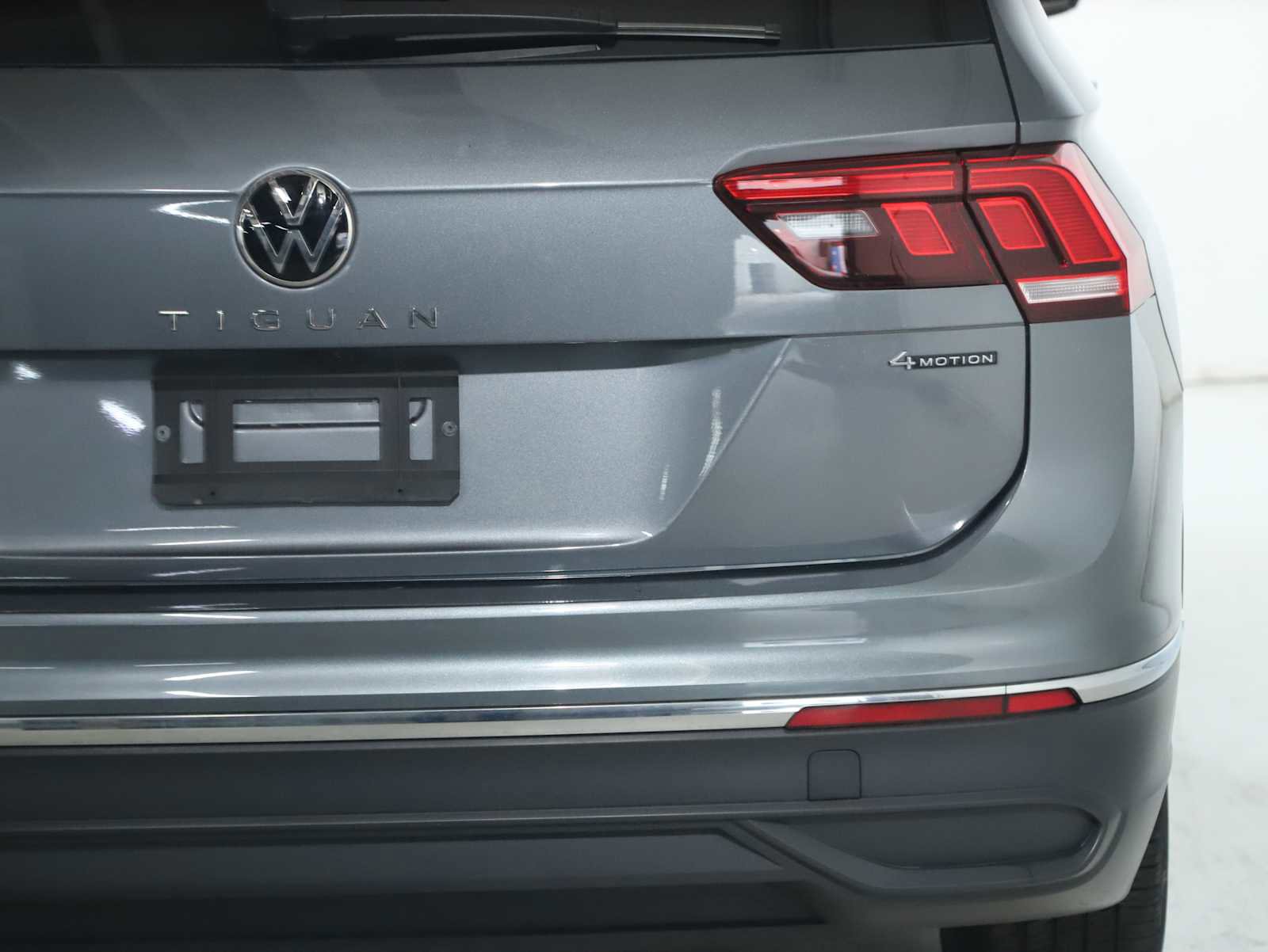 Certified 2024 Volkswagen Tiguan SE w/ Panoramic Sunroof Package AWD/4WD image 47