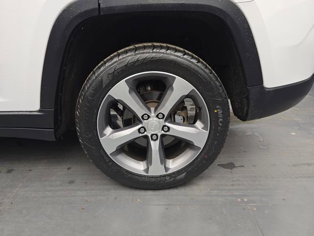 Used 2023 Jeep Grand Cherokee Limited image 16