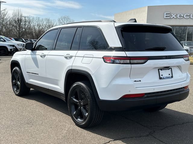 Used 2023 Jeep Grand Cherokee Altitude AWD/4WD image 4