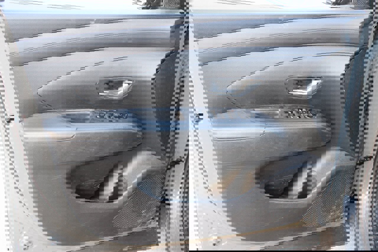 Used 2025 Hyundai Santa Cruz SE image 18