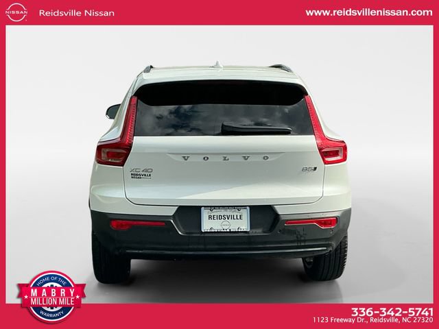 Used 2025 Volvo XC40 B5 Plus AWD/4WD image 5