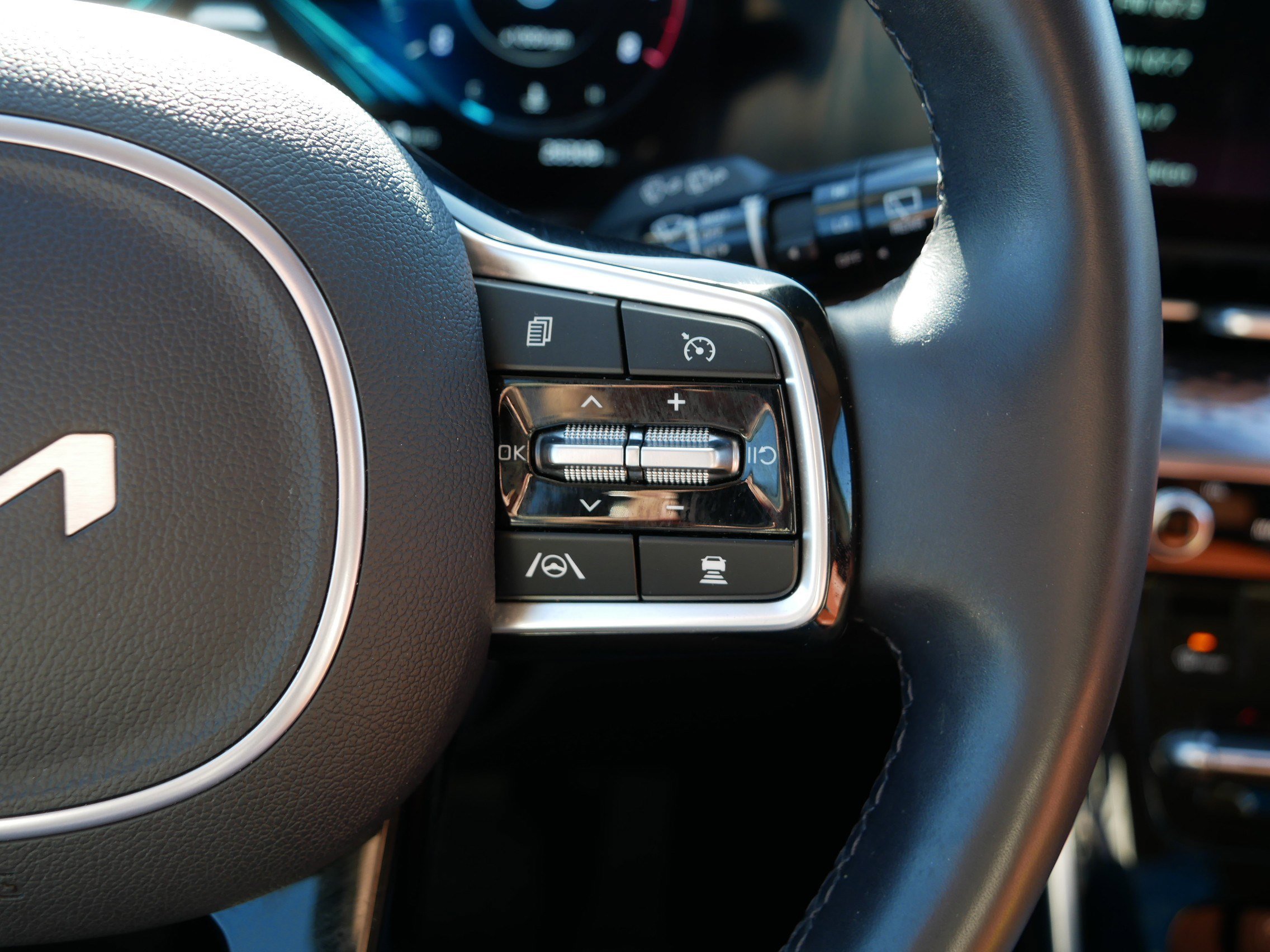 Certified 2024 Kia Carnival SX Prestige image 30