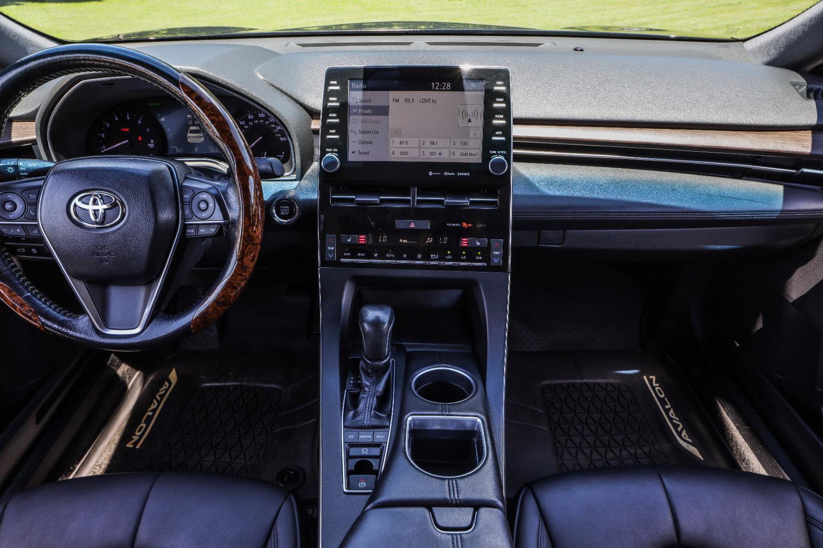 Used 2019 Toyota Avalon XLE w/ Moonroof Package FWD image 32