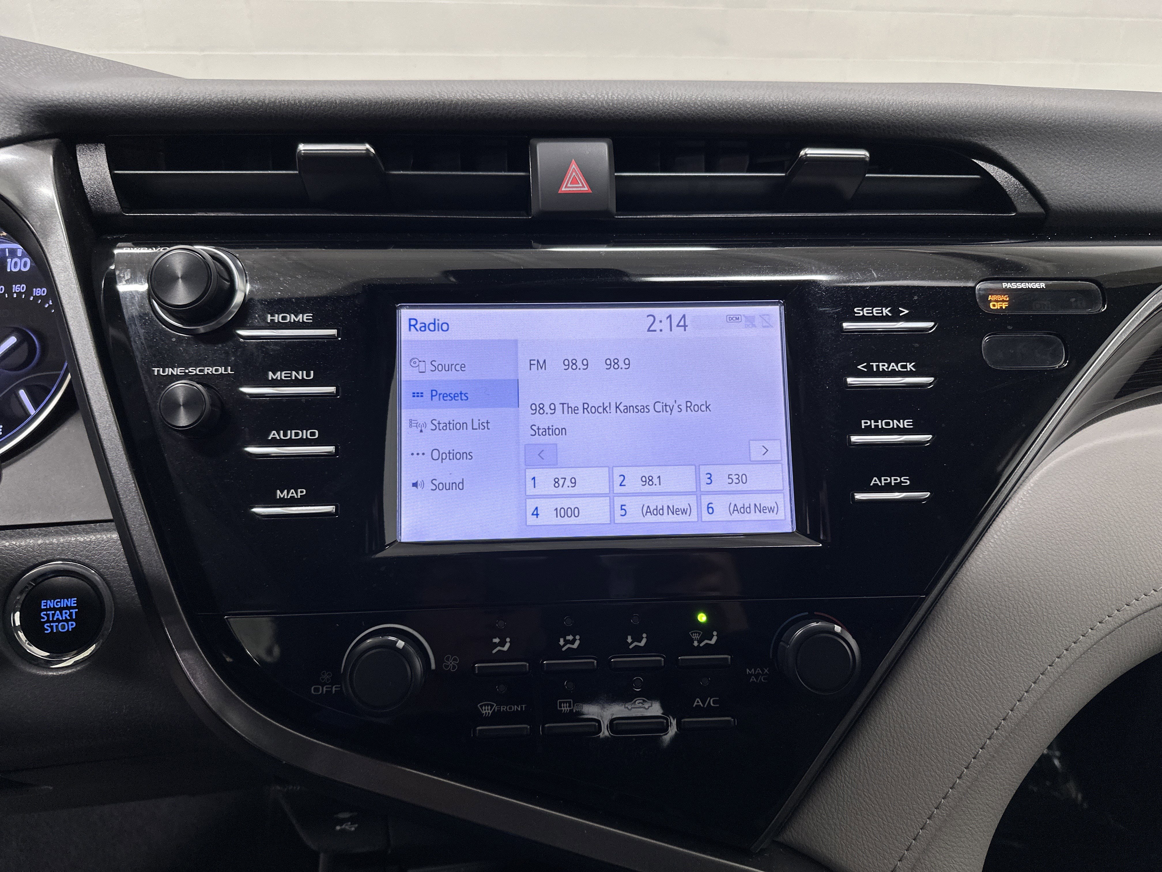 Used 2019 Toyota Camry LE image 23