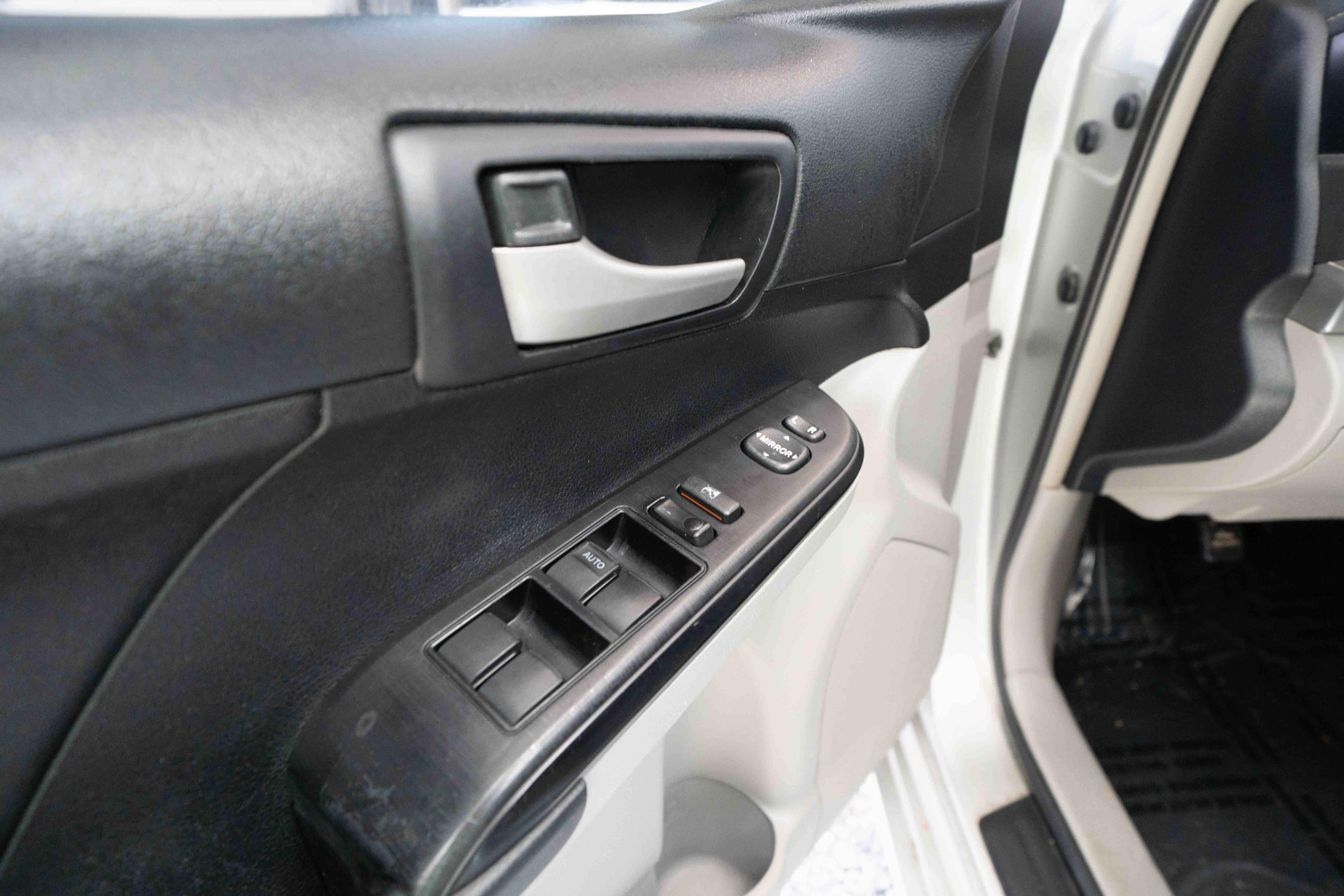 Used 2012 Toyota Camry LE FWD image 7