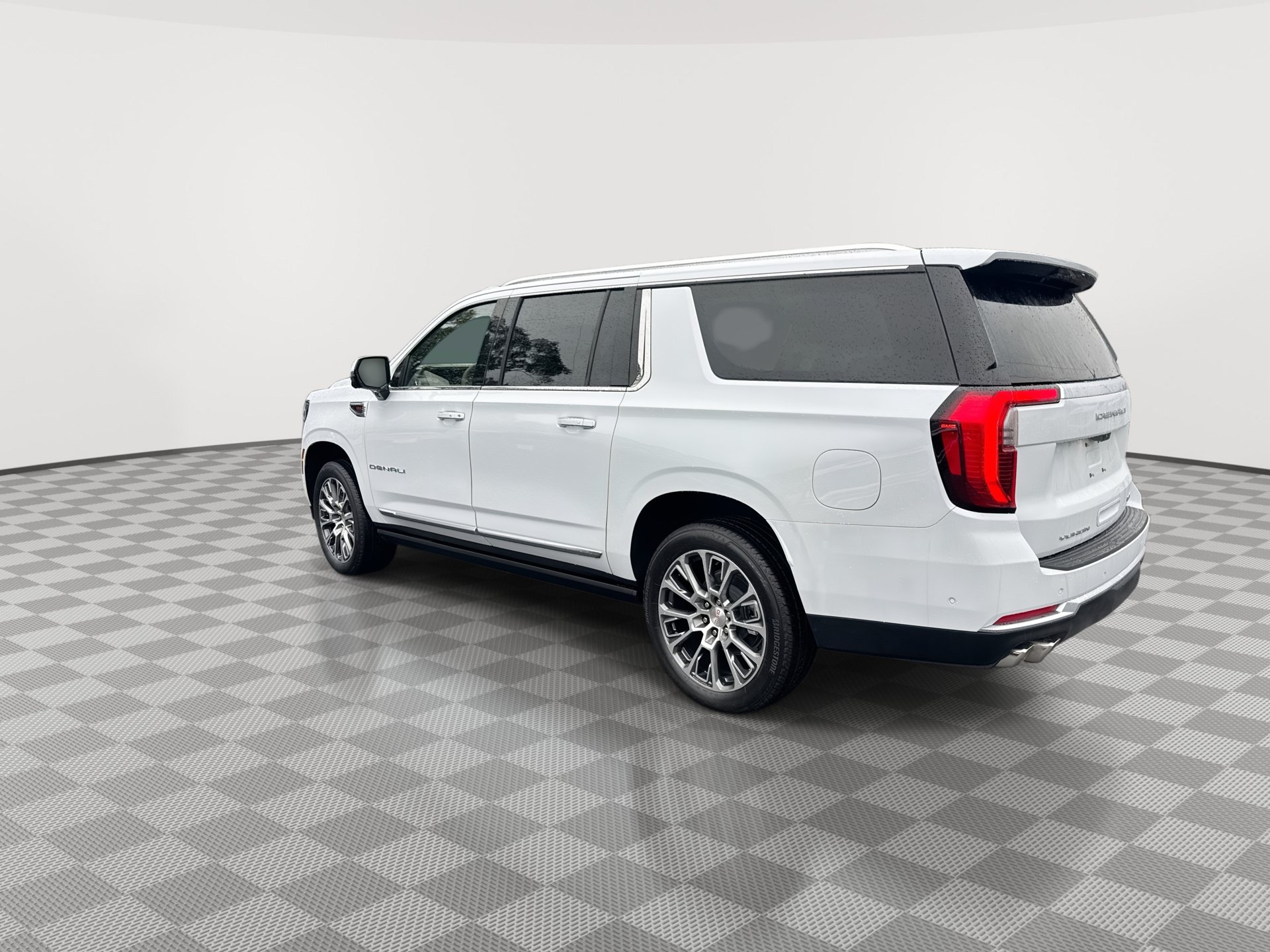 New 2026 GMC Yukon XL Denali w/ Denali Reserve Package AWD/4WD image 6