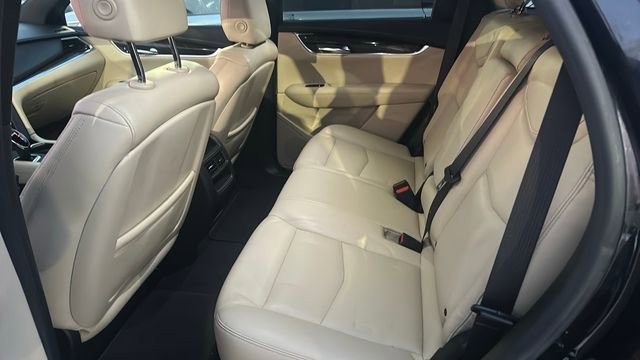 Used 2017 Cadillac XT5 FWD image 3