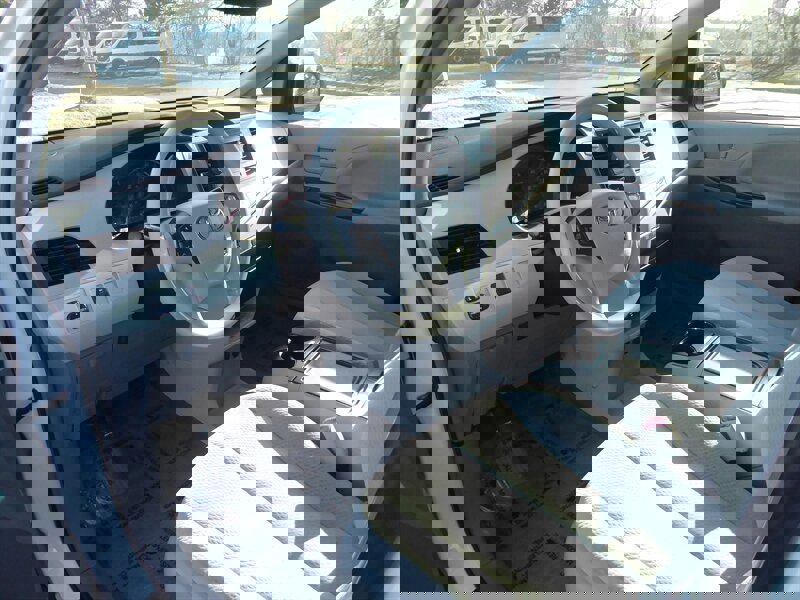 Used 2014 Toyota Sienna LE image 18