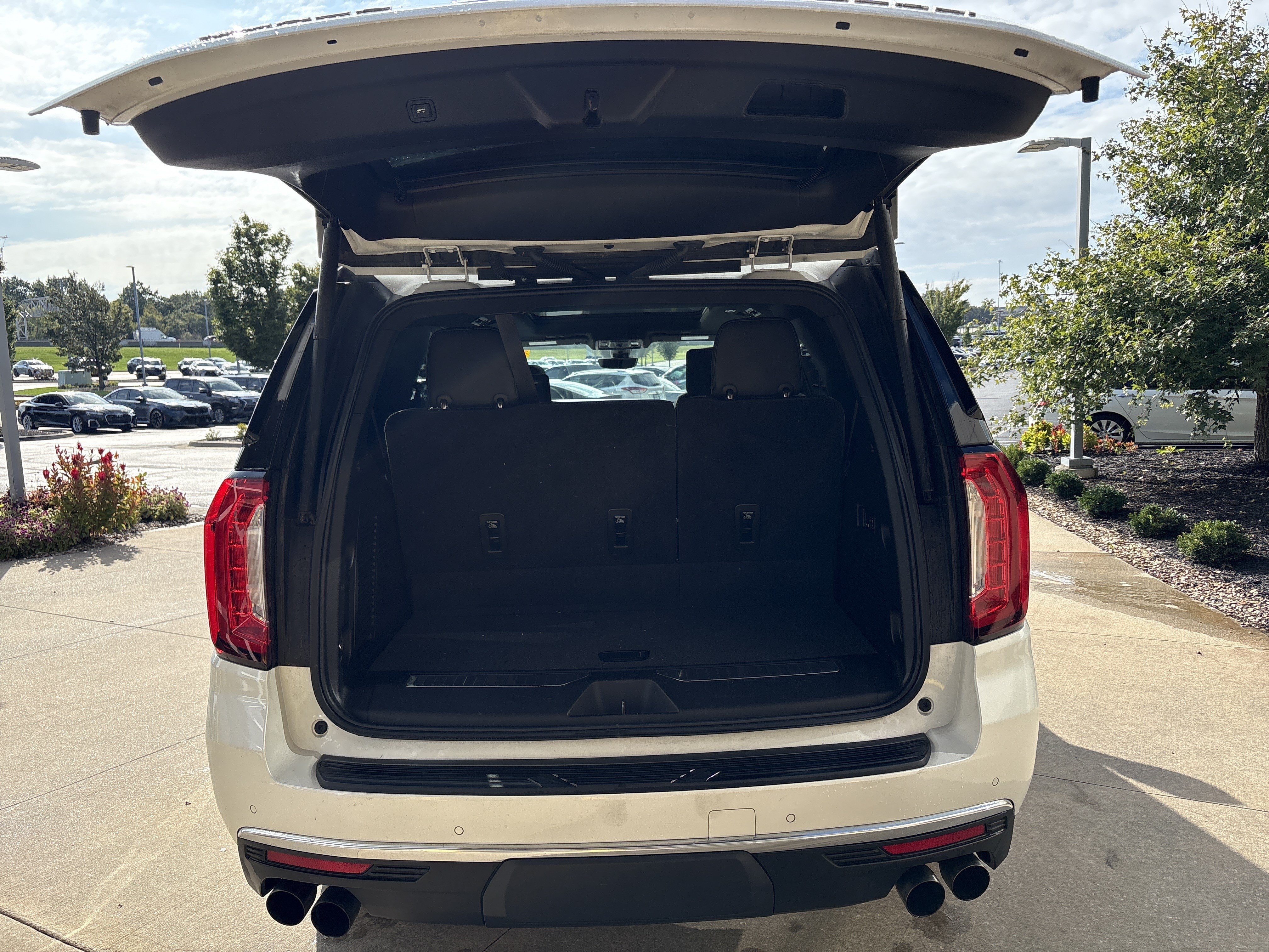 Used 2021 GMC Yukon Denali w/ Denali Ultimate Package AWD/4WD image 33