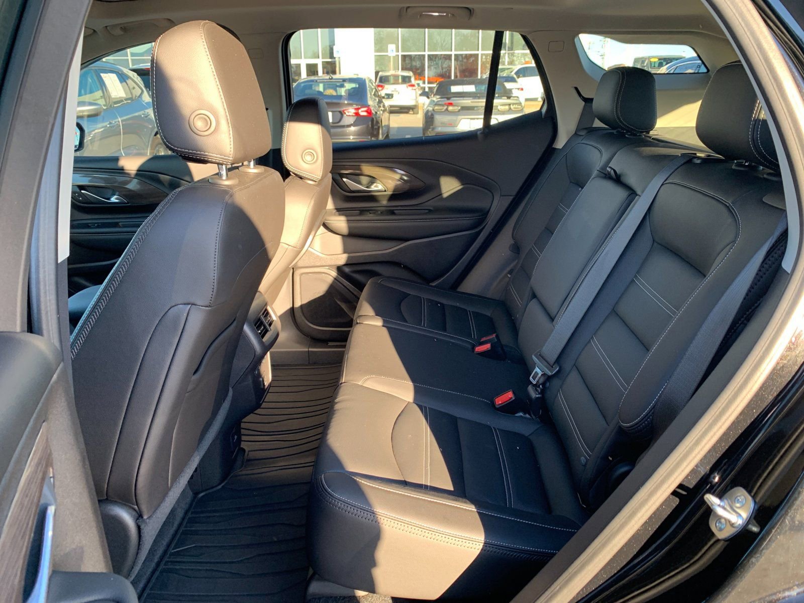 Used 2024 GMC Terrain Denali w/ Black Diamond Edition image 14