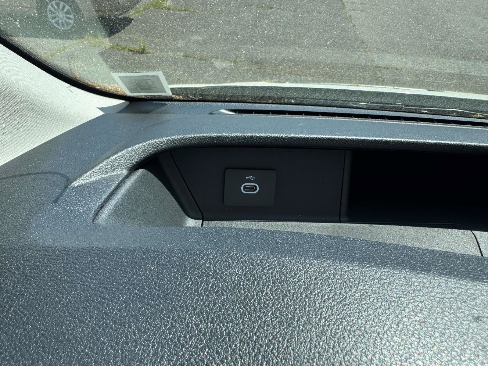 New 2026 Ford Transit 250 148 Medium Roof RWD image 19