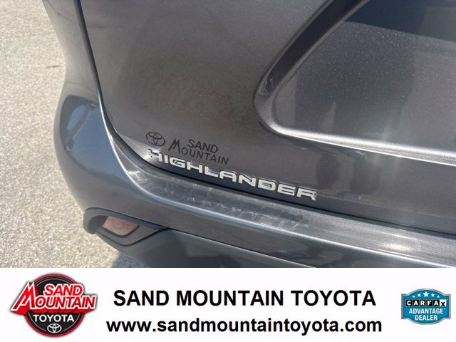 Used 2024 Toyota Highlander LE FWD image 9