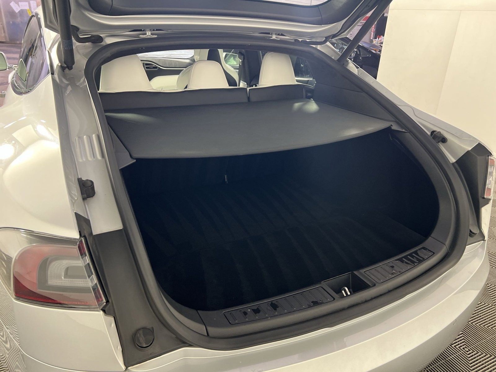 Used 2017 Tesla Model S 90D image 26