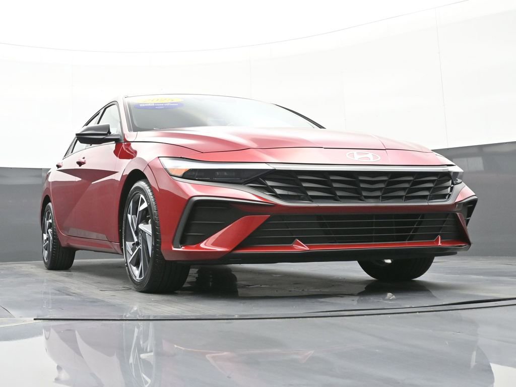 Certified 2025 Hyundai Elantra Sport image 48
