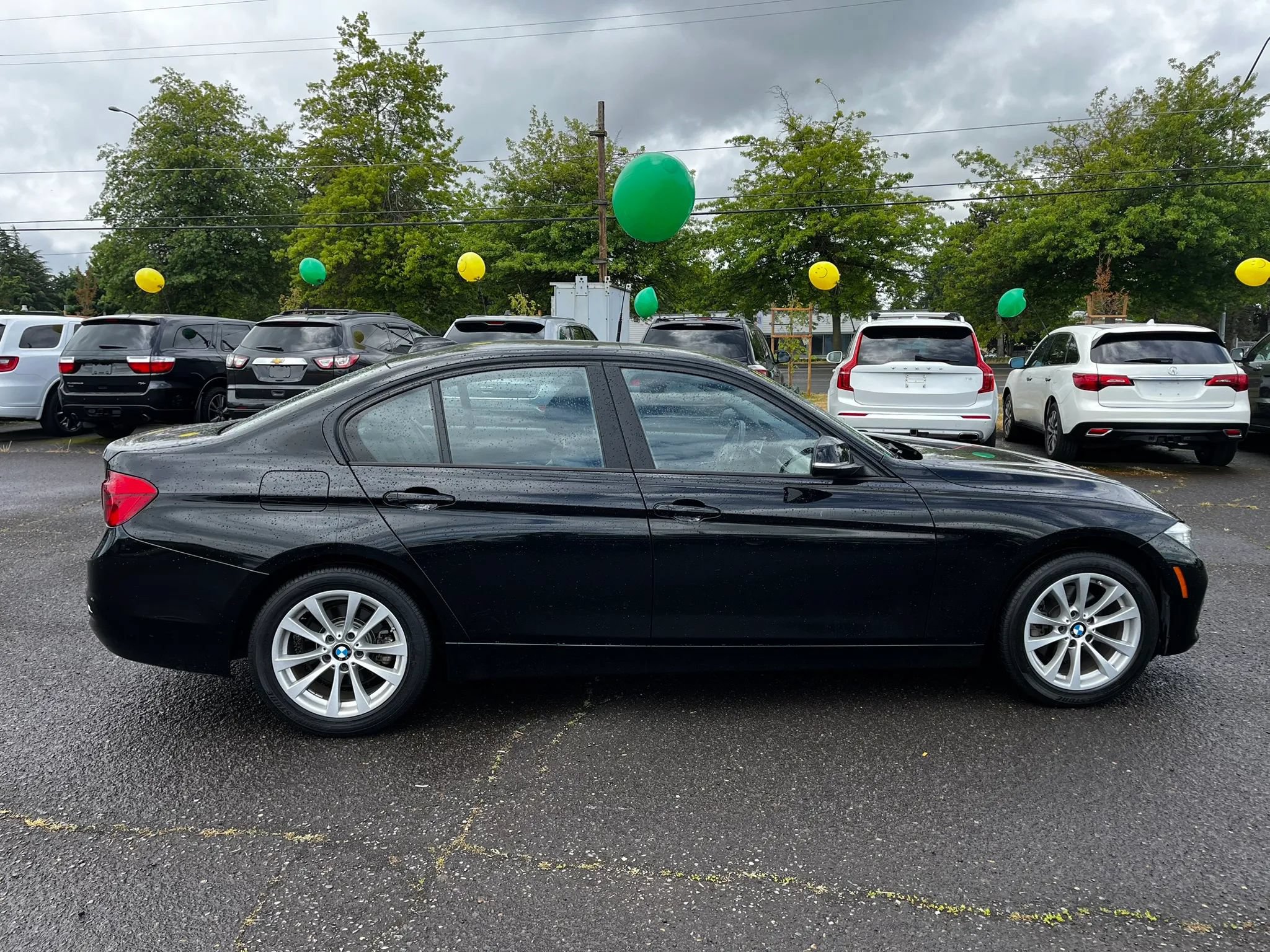 Used 2017 BMW 320i Sedan RWD image 2